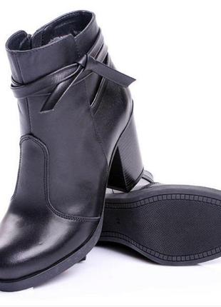 Бонус + ботинки женские демисезонные из натуральной кожи, черные. только 40 размер. viscala 77901/02.5 фото