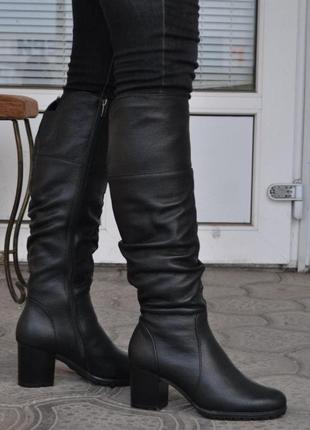 Жіночі зимові чоботи з натуральної шкіри, на хутрі, чорні. тільки 41 розмір на довжину стопи 26,5 сантиметра.