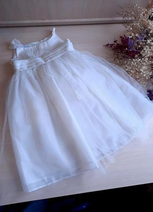 Красива пишна сукня