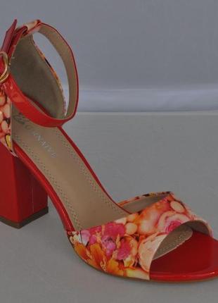 Босоножки женские, красные, цветочный принт, каблук 9,5 сантиметра. размеры 39 і 40  girnaive 5512 фото