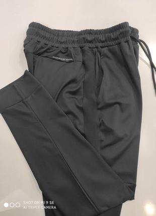 Гарний чоловічий спортивний костюм