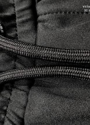 Гарний чоловічий спортивний костюм