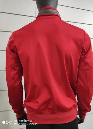 Гарний чоловічий спортивний костюм