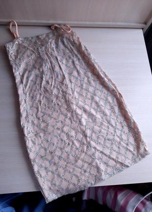Яскрава сукня