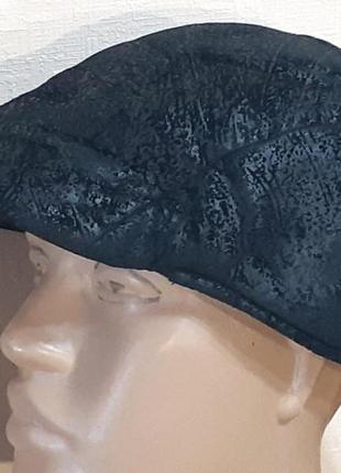 Кепка 12.02.030 демисезонная чёрная с ушами. искусственная замша (крек) с суконной подкладкой.