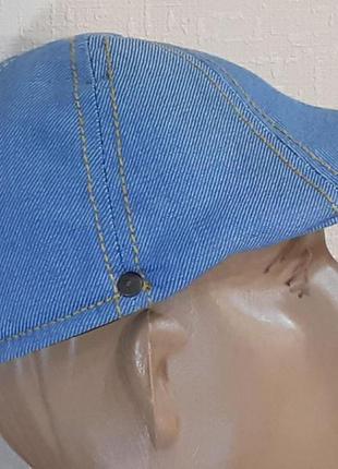 Кепка «утка» демисезонная. материал – деним голубого цвета с жёлтой нитью