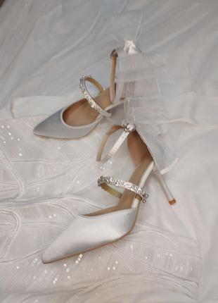 Весільні туфельки сатин з ремінцем4 фото