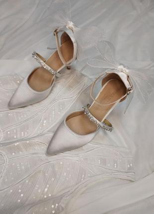 Весільні туфельки сатин з ремінцем7 фото