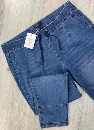 Джинсы на резинке