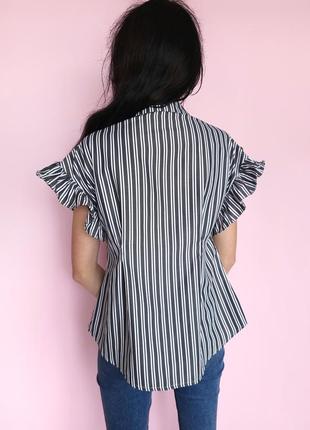 Блуза в полоску с аппликациями цветов черно-белая3 фото