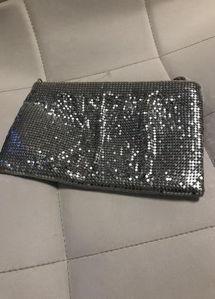 Сріблястий клатч