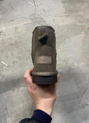 Замшеві уггі ugg mini. всередині хутро колір сіро коричневий2 фото