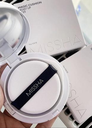 Зволожуюча тональна основа кушон missha magic cushion moist up spf 50+