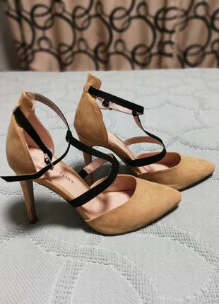 Туфли с ремешком