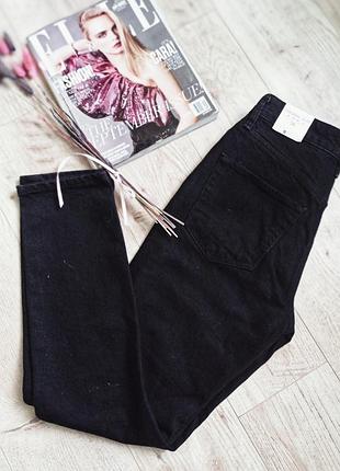 Плотні джинси пряміі донизу