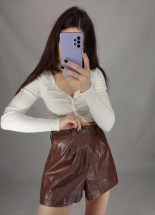 Шорты с экокожи prettylittlething