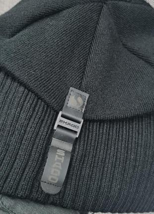 Шапка мужская чёрная на флисе зима, шапка с хлястиком сзади7 фото