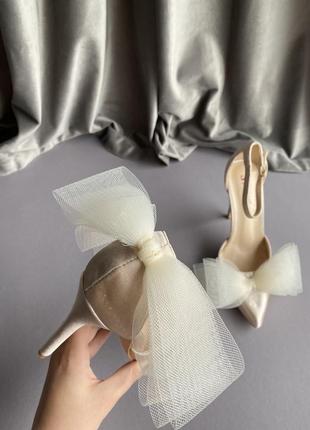 Бежеві весільни туфли с бантом заді3 фото