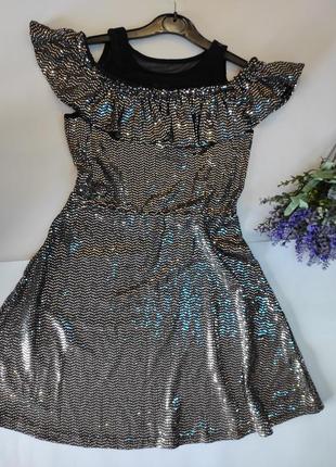 Гарне плаття в блискітки для дівчинки