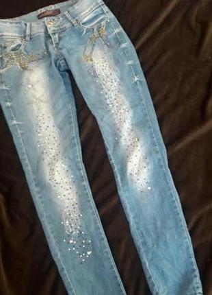 Моми джинси в камінцях