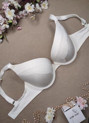 Бюстгальтер з формованою поролоновою чашкою на кісточках