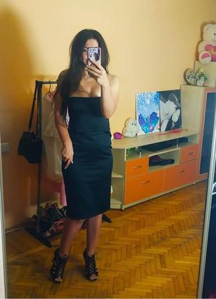 Чорна сукня міді по фігурі