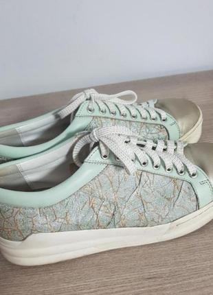 Кросівки на дівчинку