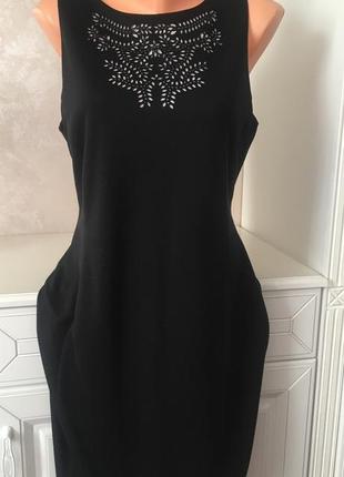 Базовое брендовое чёрное платье с перфорацией