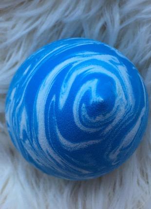 💙 мармуровий спонж губка крапля яйце для нанесення макіяжу рідких текстур тоналки тонального засобу крему блакитний в розводах3 фото