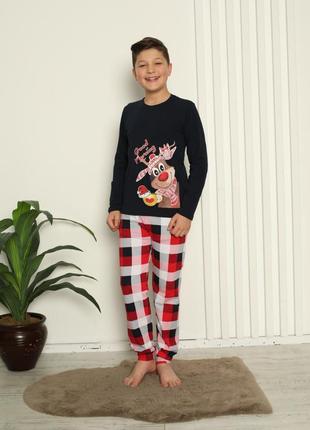 Підліткова піжама для хлопчика зі штанами в клітинку - олень з чашкою - family look для родини