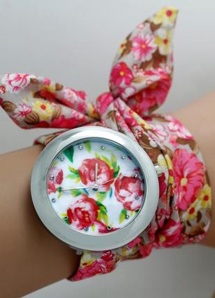 Красиві годинник з тканинним ремінцем женева1 фото