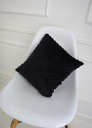 Квадратная декоративная подушка  из плюша minkyчерньй 40 * 40