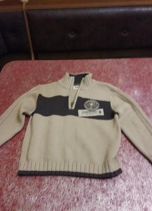 Фірмовий светр