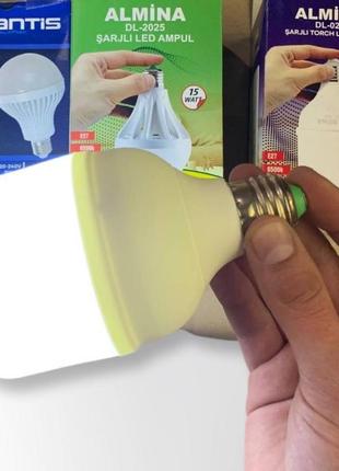 Лампочка з акумулятором, яка не потребує електроенергії