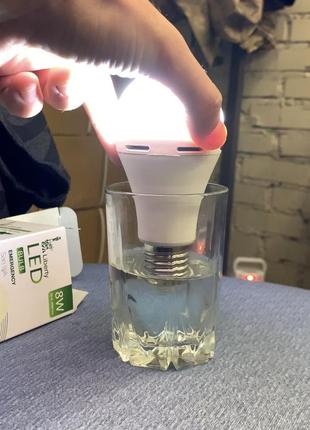 Лампочка з акумулятором, яка не потребує електроенергії3 фото