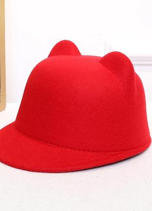 Жокейка женская с ушками фетровая . красный цвет