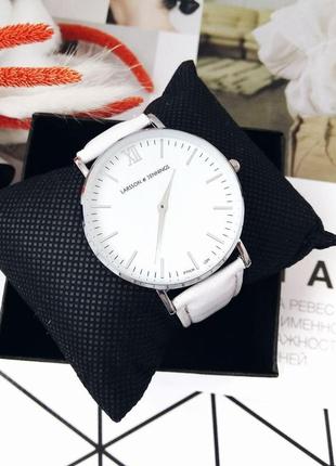 Жіночі наручні годинники