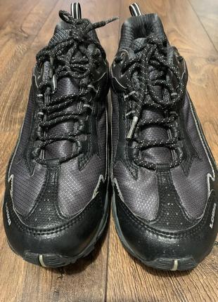 Чоловічі кросівки lowa