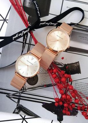 Женские наручные часы на металлическом ремешке4 фото