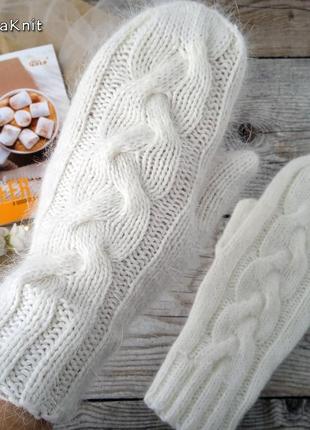 В'язані рукавиці з пуху норки білі з косами