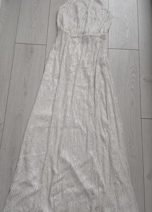 Біле довге плаття у пайетках