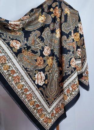 Винтажный итальянский большой платок-палантин (118 см на 118 см)1 фото