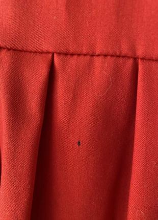 Красное короткое мини платье без рукавов на новый год с красивым вырезом спереди сзади декольте нарядное новогоднее3 фото