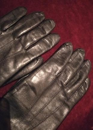 Перчатки из натуральной кожи черного цвета. италия. размер 8.2 фото