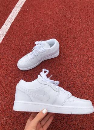 Жіночі кросівки nike air jordan 1 retro женские кроссовки найк аир джордан