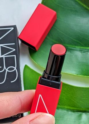 Матова помада nars powermatte lipstick dragon girl1 фото