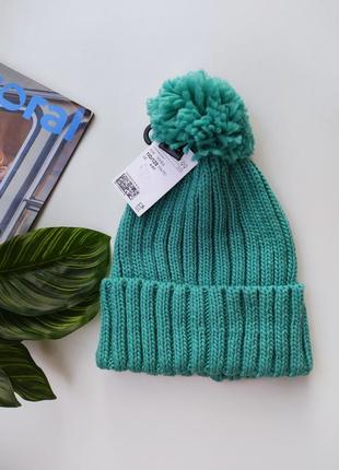Шапка фірми h&m.