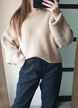 Шерстяний об'ємний світер оверсайз