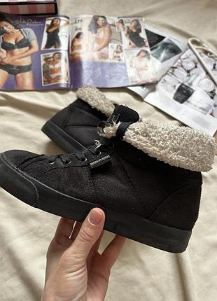 Теплые черные ботинки гг. 35
