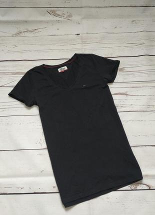Черная футболка от tommy hilfiger